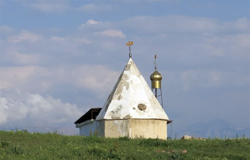 بنای امامزاده در روستای فشکور